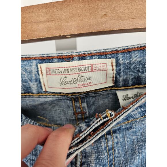 Vintage Levi Strauss Womens Sz 12 Long Bootcut Blue Jeans Low Rise Light Wash - Picture 2 of 4